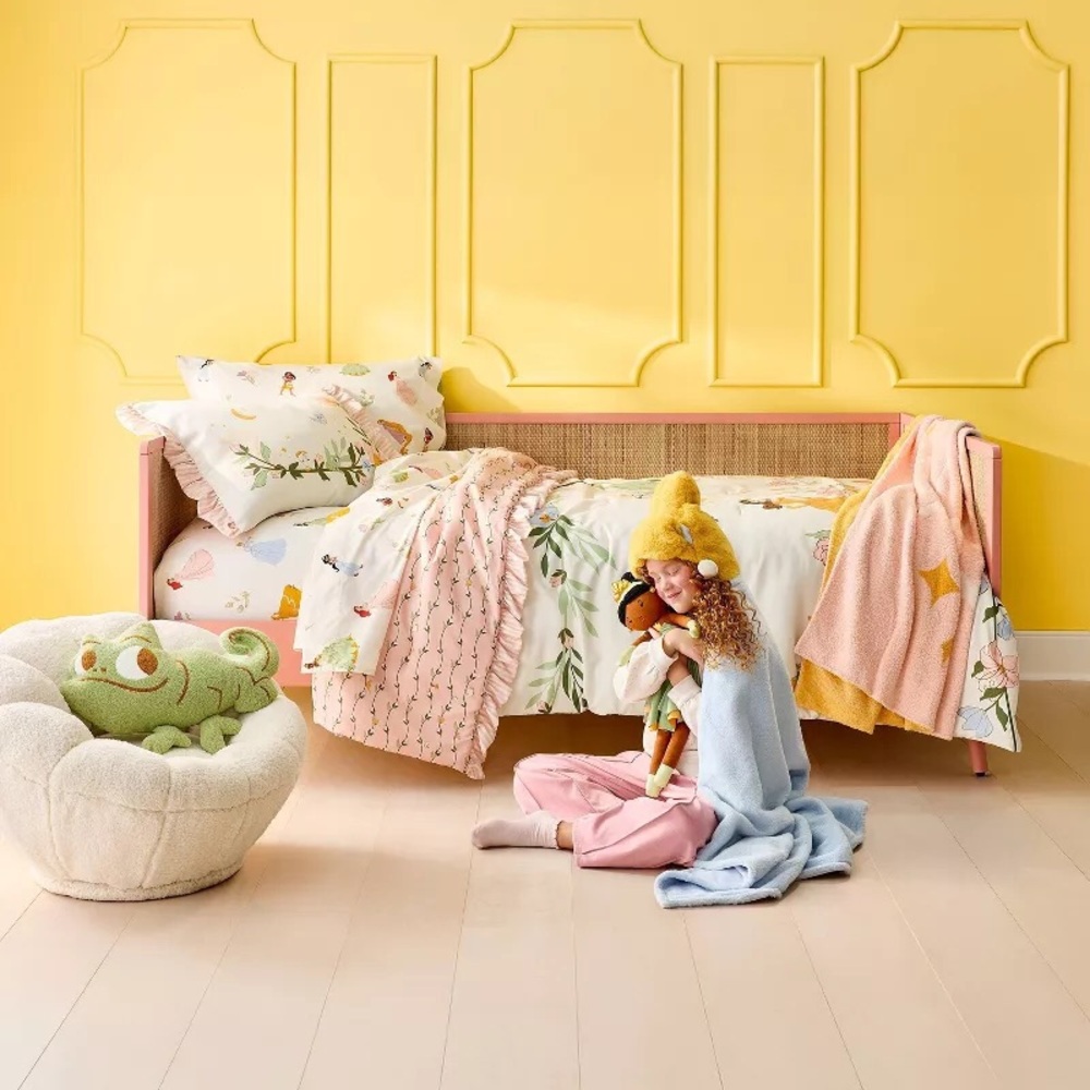 Twin Princess Vine Kids' Comforter - The Disney Collection by Pillowfort - Picture 3 of 6